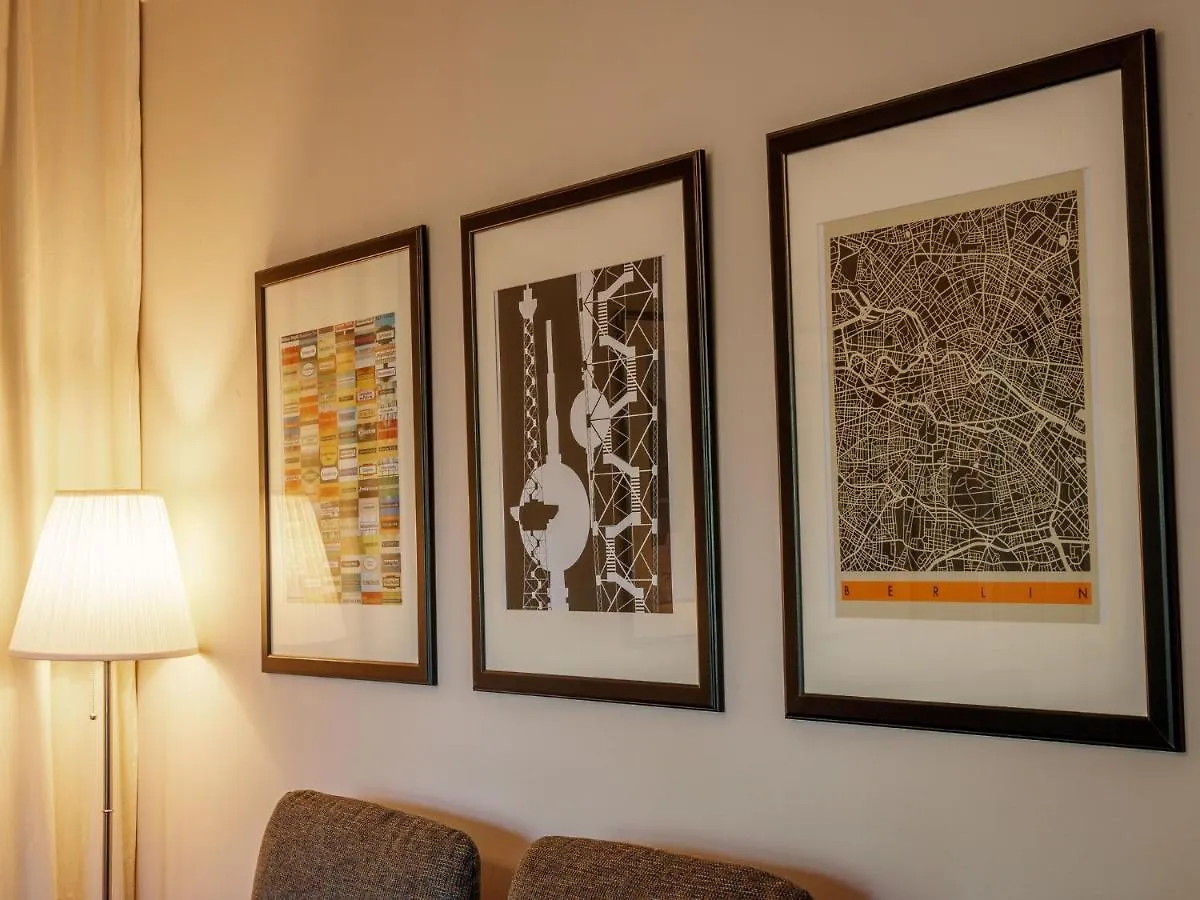 Cozy Apartment near Lake in Wannsee 0*, Berlijn Duitsland